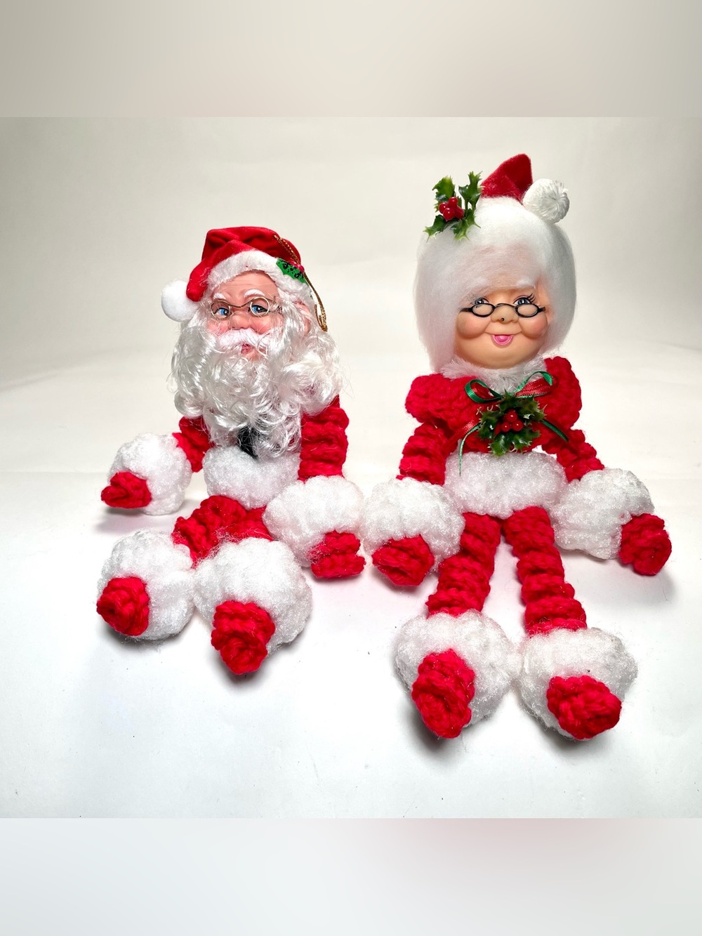 Vintage Handmade Santa & Mrs Claus Crochet Yarn Shelf Sitters Dangling Legs Pair